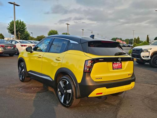 2025 Nissan Kicks SR