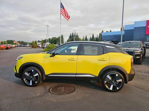 2025 Nissan Kicks SR