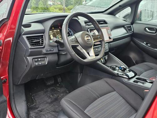 2024 Nissan Leaf SV PLUS