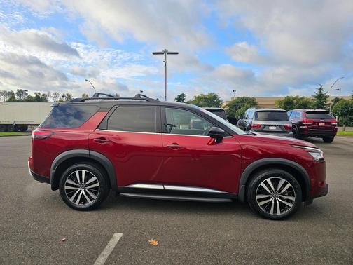 2023 Nissan Pathfinder Platinum 4WD