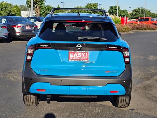 2025 Nissan Kicks SR