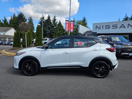2023 Nissan Kicks SR