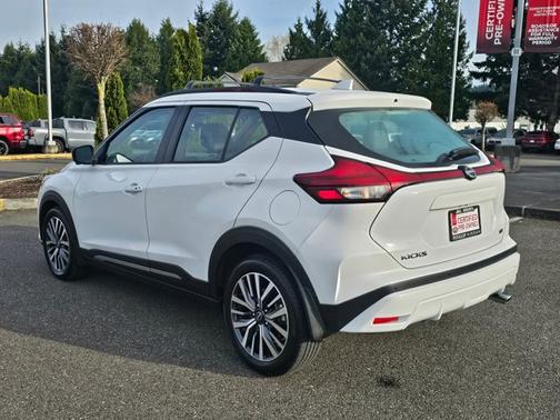 2023 Nissan Kicks SR