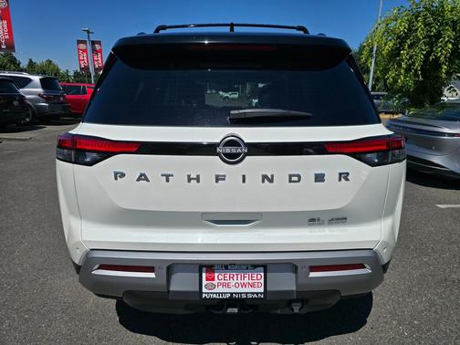 Pearl White Tricoat/Super Black 2024 Nissan Pathfinder SL 4WD
