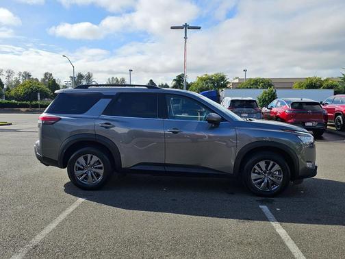 2022 Nissan Pathfinder SV 4WD