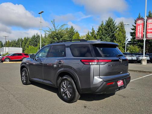 2022 Nissan Pathfinder SV 4WD