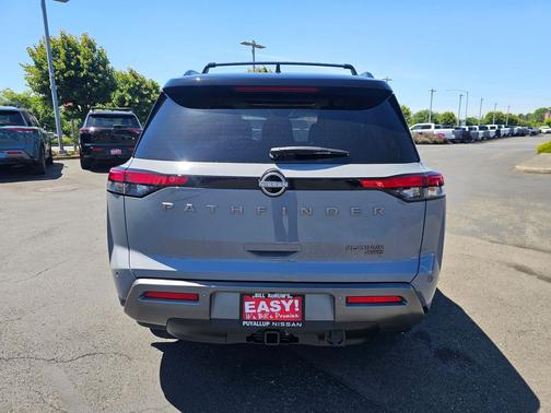 Boulder Gray Pearl/Super Black 2026 Nissan Pathfinder Platinum