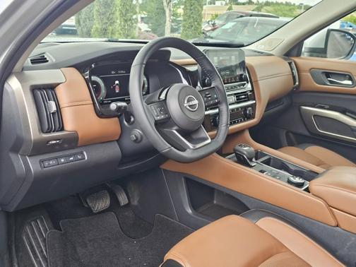 2024 Nissan Pathfinder Platinum