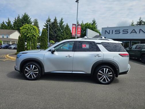 2024 Nissan Pathfinder Platinum