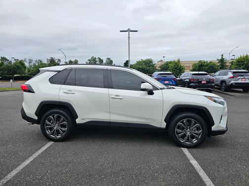 2022 Toyota RAV4 Hybrid XLE Premium