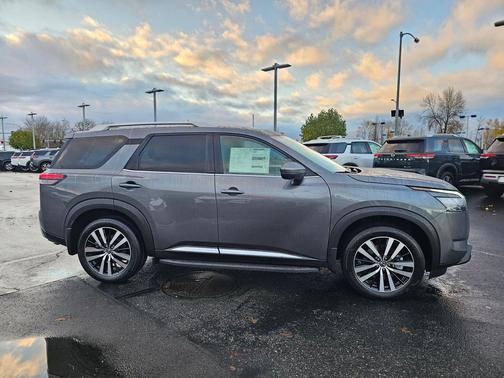 2025 Nissan Pathfinder Platinum 4WD