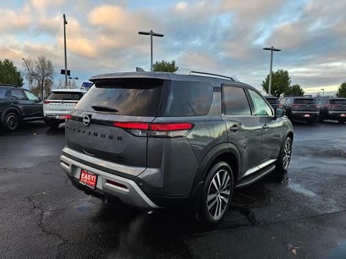 2025 Nissan Pathfinder Platinum 4WD