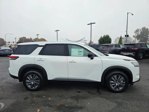 2025 Nissan Pathfinder S 4WD