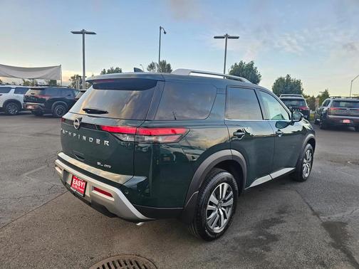 2025 Nissan Pathfinder SL 4WD