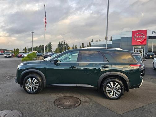 2025 Nissan Pathfinder SL 4WD