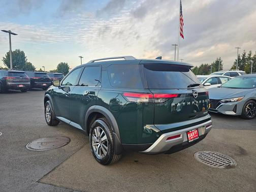 2025 Nissan Pathfinder SL 4WD