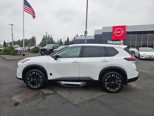 Everest White Pearl Tricoat 2026 Nissan Rogue Dark Armor