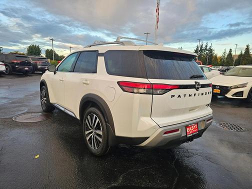 2025 Nissan Pathfinder Platinum 4WD