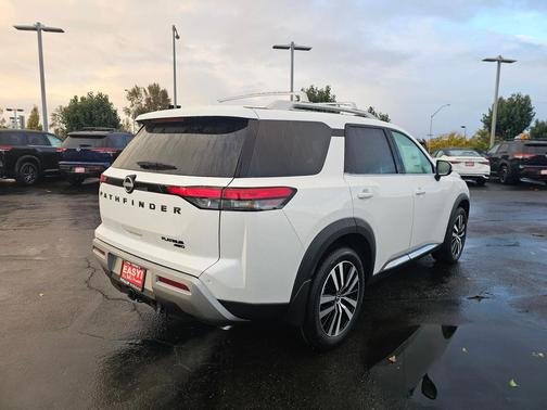 2025 Nissan Pathfinder Platinum 4WD