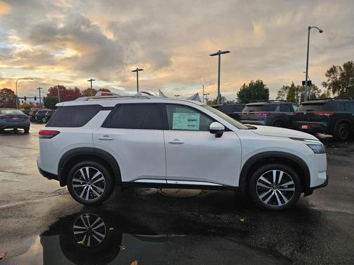 2025 Nissan Pathfinder Platinum 4WD