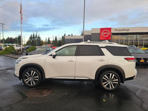 2025 Nissan Pathfinder Platinum 4WD