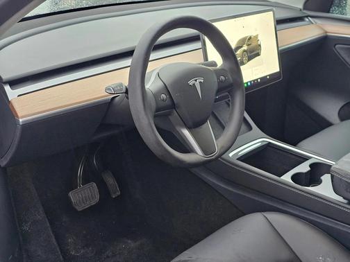 2025 Tesla Model Y Long Range Dual Motor All-Wheel Drive