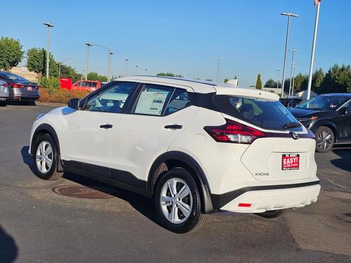 2025 Nissan Kicks S