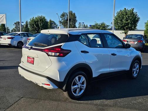 2025 Nissan Kicks S
