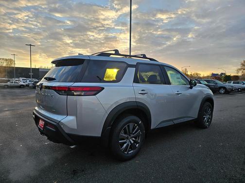 2025 Nissan Pathfinder SV 4WD