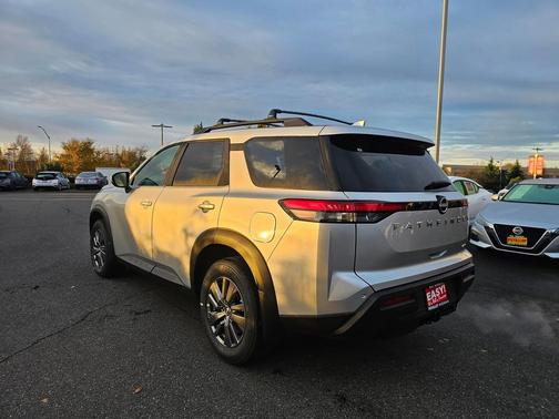 2025 Nissan Pathfinder SV 4WD