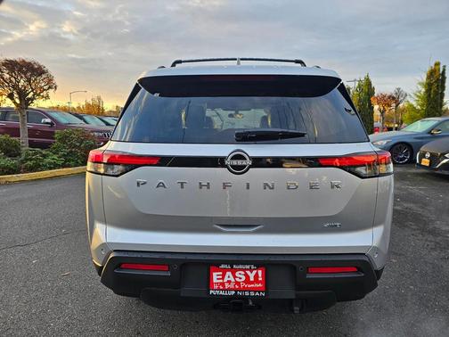 2025 Nissan Pathfinder SV 4WD