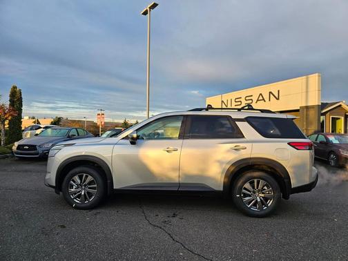 2025 Nissan Pathfinder SV 4WD