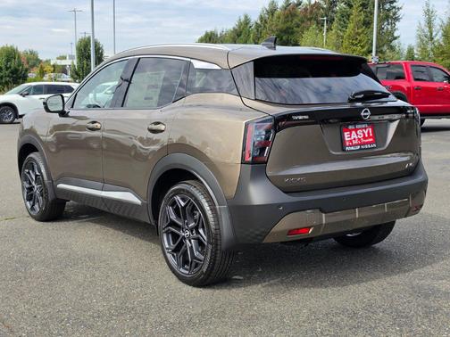 Canyon Bronze Metallic 2027 Nissan Kicks SR
