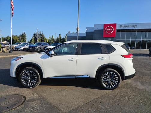 Everest White Pearl Tricoat 2026 Nissan Rogue Platinum