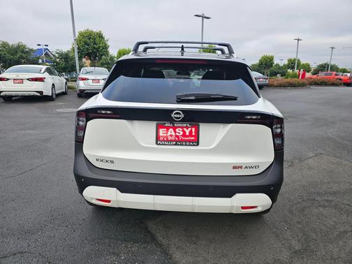 2025 Nissan Kicks SR