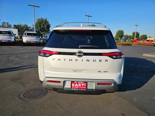 2025 Nissan Pathfinder SL 4WD