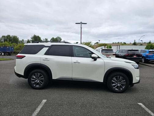 2024 Nissan Pathfinder SV 4WD