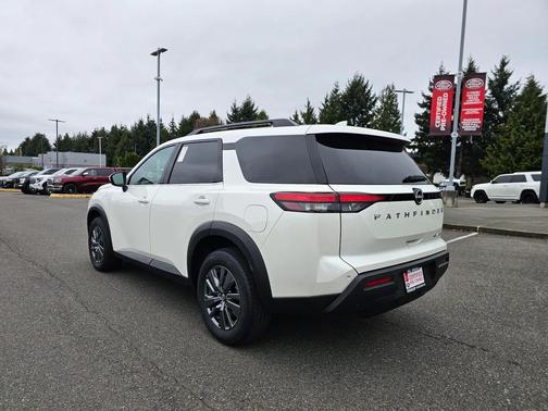 2024 Nissan Pathfinder SV 4WD