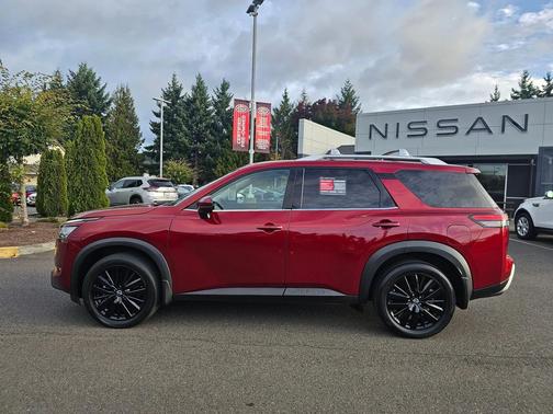 2022 Nissan Pathfinder SL 4WD