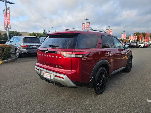 2022 Nissan Pathfinder SL 4WD