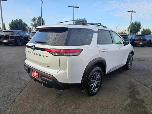 2025 Nissan Pathfinder SV 4WD