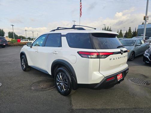 2025 Nissan Pathfinder SV 4WD