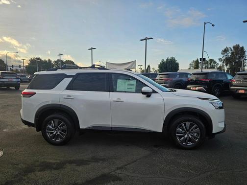 2025 Nissan Pathfinder SV 4WD