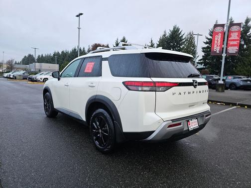 2023 Nissan Pathfinder SL 4WD