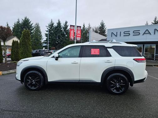 2023 Nissan Pathfinder SL 4WD
