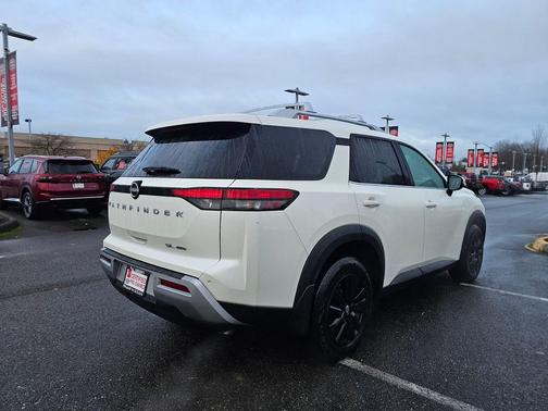 2023 Nissan Pathfinder SL 4WD
