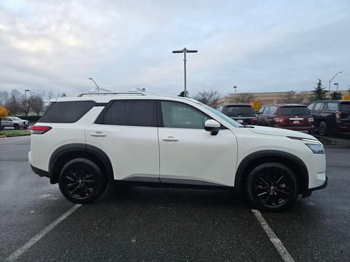 2023 Nissan Pathfinder SL 4WD