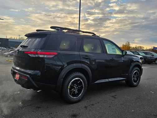2025 Nissan Pathfinder Rock Creek 4WD
