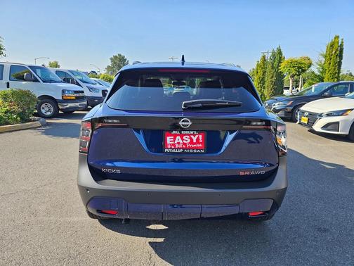 2025 Nissan Kicks SR