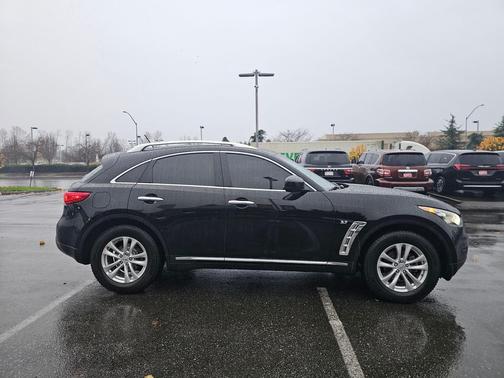 2017 INFINITI QX70 Base